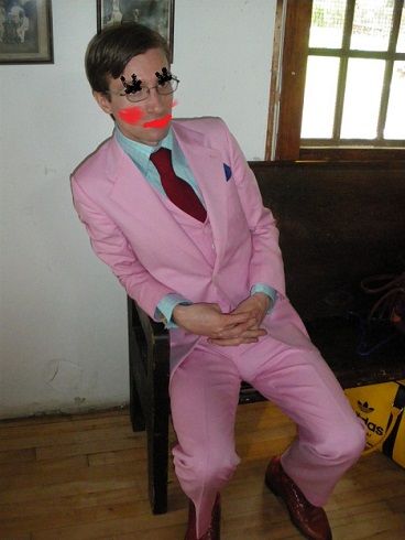 http://i1060.photobucket.com/albums/t444/malula5/ryan-oakley-pink-suit-768x1024_zps8faba4fe.jpg