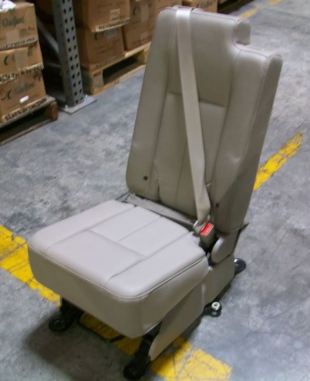 2007-2010 Ford Expedition 2nd Row Center Seat Open